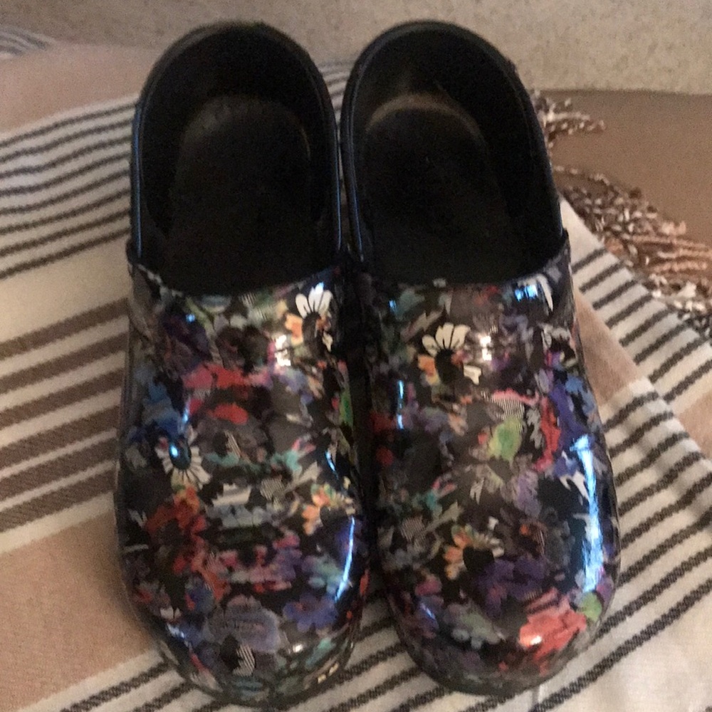 Dansko 41 clogs